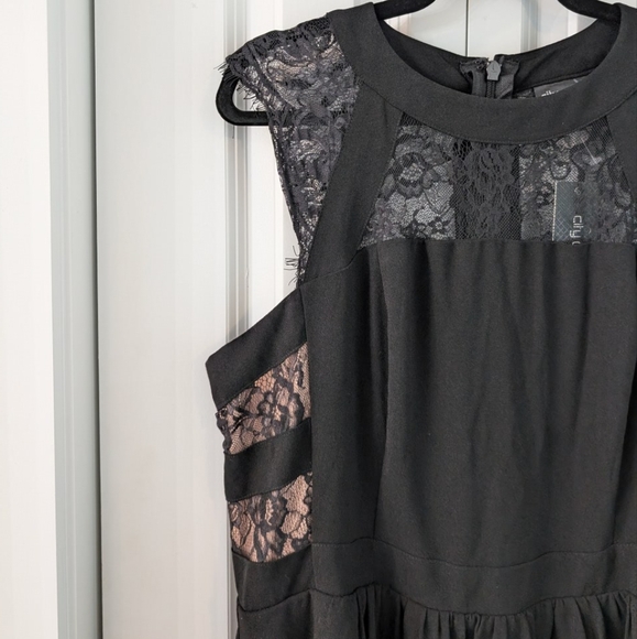 City Chic Dress with Lace Detail - Picture 2 of 9